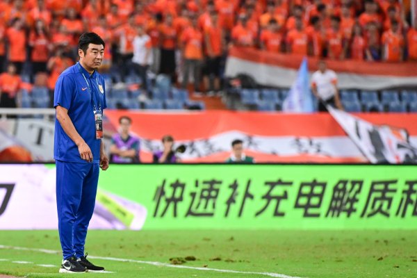一年前上任！韩鹏共带领泰山踢了34场中超，战绩为17胜7平10负
