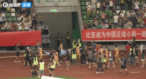 亚洲明星联6-2杭州足管夺冠 10岁基利安独进6球&7场打入24球