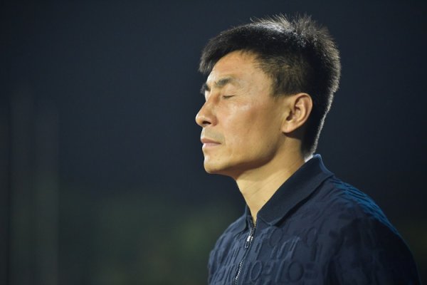足球报：宁波队此前11轮不败李玮锋应获肯定，两连败是正常波动